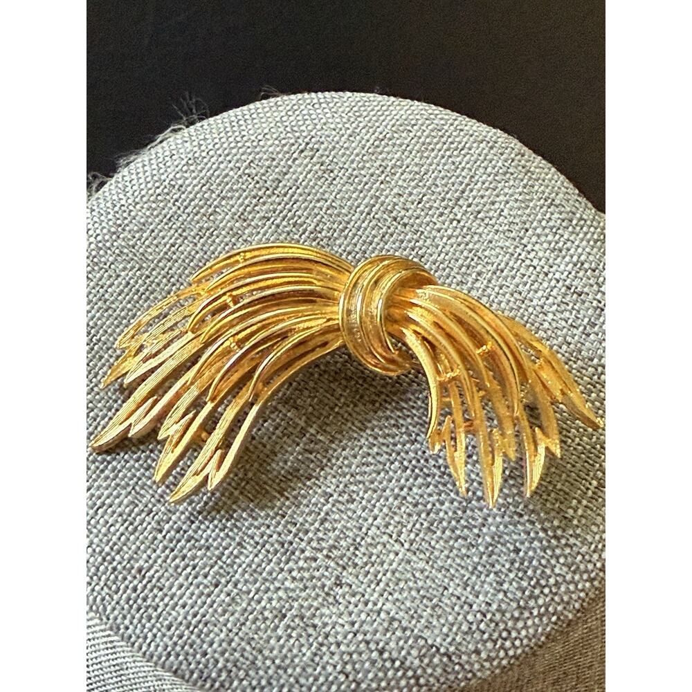 Vintage Wheat Burst Spray Bouquet Brooch Pin Gold Tone Career Artsy Cocktail
